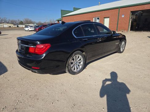 Used 2010 BMW 750i xDrive image 3