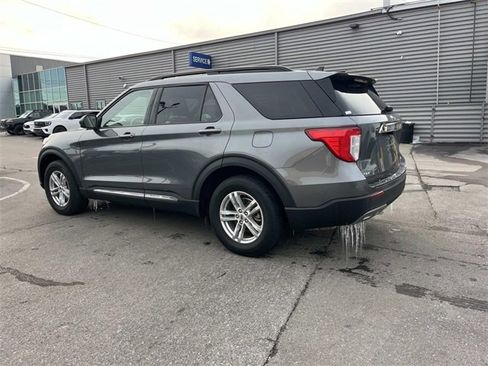 Used 2022 Ford Explorer XLT w/ Equipment Group 202A image 6