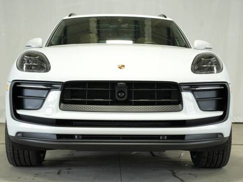 Certified 2025 Porsche Macan AWD/4WD image 11