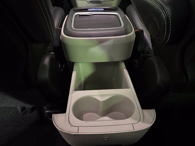 Used 2024 Chrysler Pacifica Limited FWD image 39