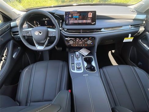 New 2026 INFINITI QX60 Luxe w/ Family Package image 9