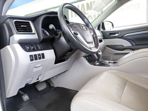 Used 2017 Toyota Highlander Limited FWD image 40