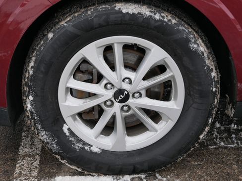 Certified 2024 Kia Carnival LX image 15