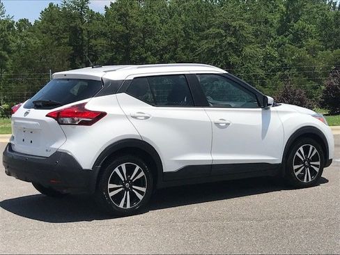 Used 2020 Nissan Kicks SV FWD image 4