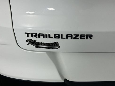 Used 2023 Chevrolet TrailBlazer RS w/ Convenience Package image 28