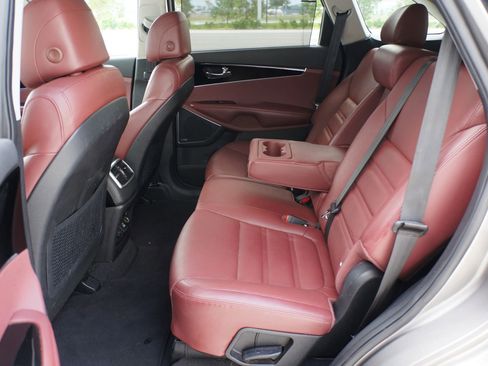 Used 2017 Kia Sorento SX image 34