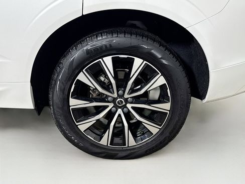 Used 2023 Volvo XC60 B5 Core image 28