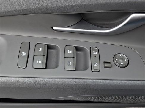 Used 2024 Hyundai Elantra SEL w/ Convenience Package image 27