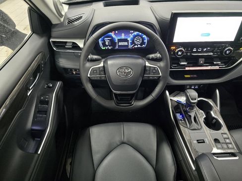 New 2026 Toyota Highlander Platinum image 27