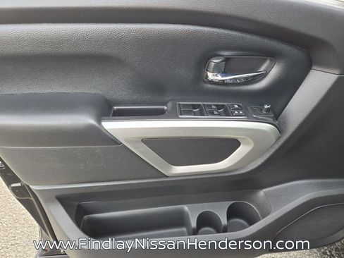 Used 2022 Nissan Titan SV image 18