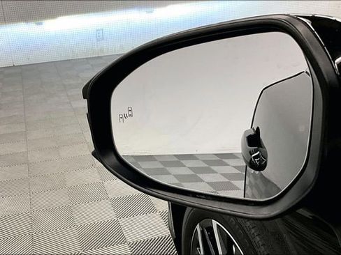 Used 2025 Toyota Crown Signia image 31