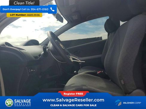 Used 2011 Toyota Yaris Hatchback w/ Convenience Pkg image 9