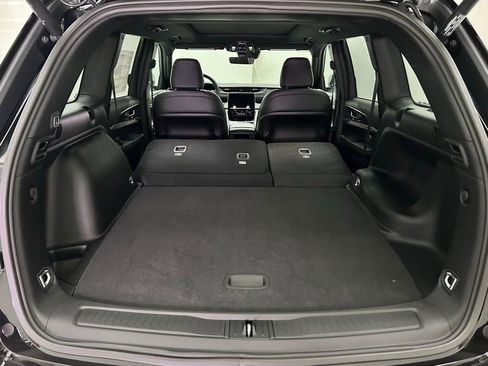 New 2025 Jeep Grand Cherokee Limited w/ Black Appearance Package image 12