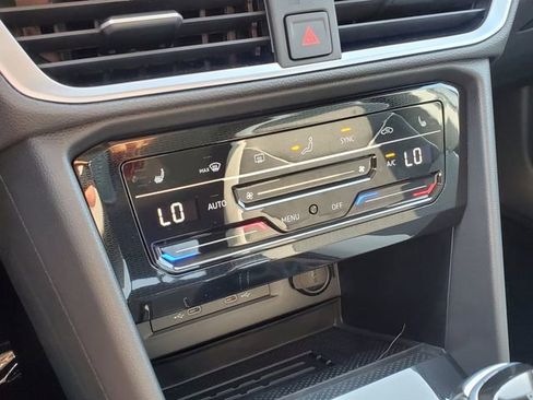 New 2025 Volkswagen Taos SE image 27