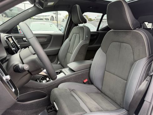 Used 2023 Volvo XC40 Recharge Plus AWD/4WD image 20