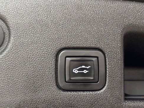 Used 2018 Chevrolet Equinox Premier AWD/4WD image 7