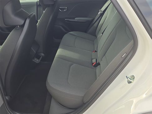 New 2025 Kia K4 LXS image 18