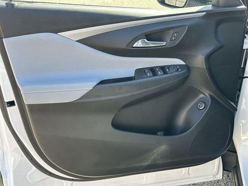 Used 2025 Buick Envista Preferred w/ Convenience II Package FWD image 19