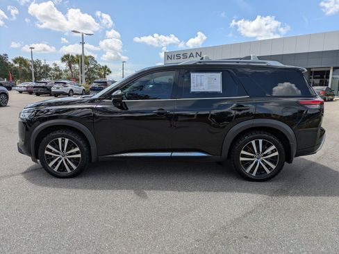 Certified 2024 Nissan Pathfinder Platinum w/ Cargo Package FWD image 7