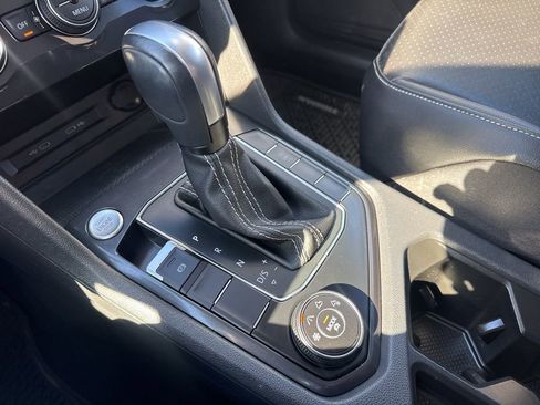 Used 2021 Volkswagen Tiguan SE image 21