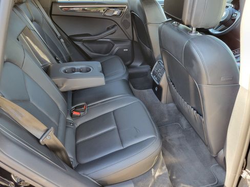 Certified 2024 Porsche Macan AWD/4WD image 30