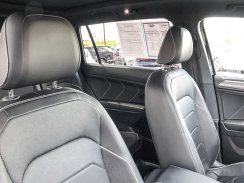Used 2022 Volkswagen Tiguan SEL R-Line AWD/4WD image 38