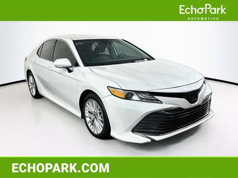 Used 2020 Toyota Camry XLE FWD image 1