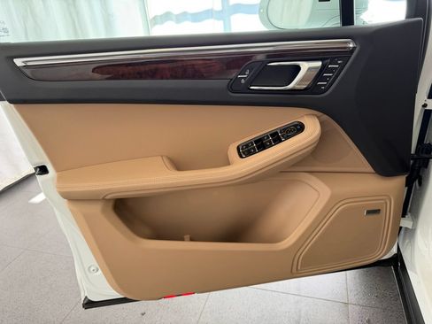 Certified 2026 Porsche Macan AWD/4WD image 15