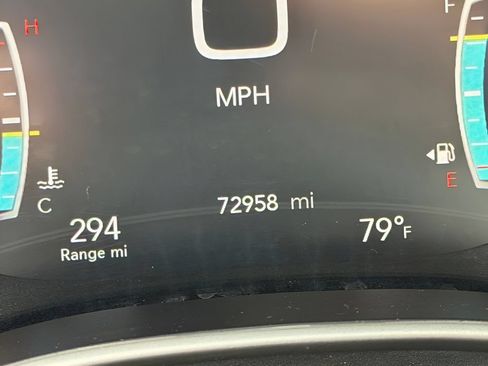 Used 2023 Chrysler Pacifica Touring-L FWD image 20