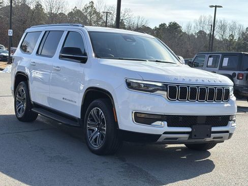 Used 2024 Jeep Wagoneer Series II w/ Flexible Seating Group image 7