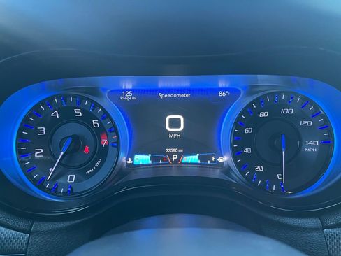 Used 2015 Chrysler 300 S image 33