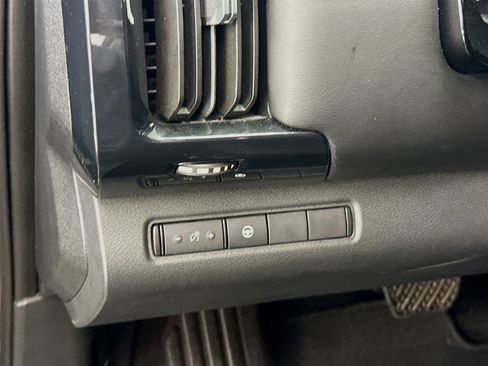 Used 2023 Nissan Pathfinder SV AWD/4WD image 17