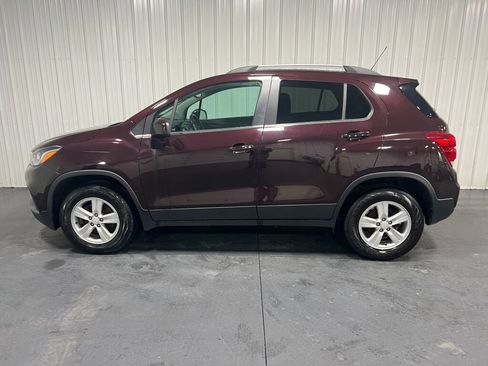 Used 2020 Chevrolet Trax LT w/ LT Convenience Package image 16