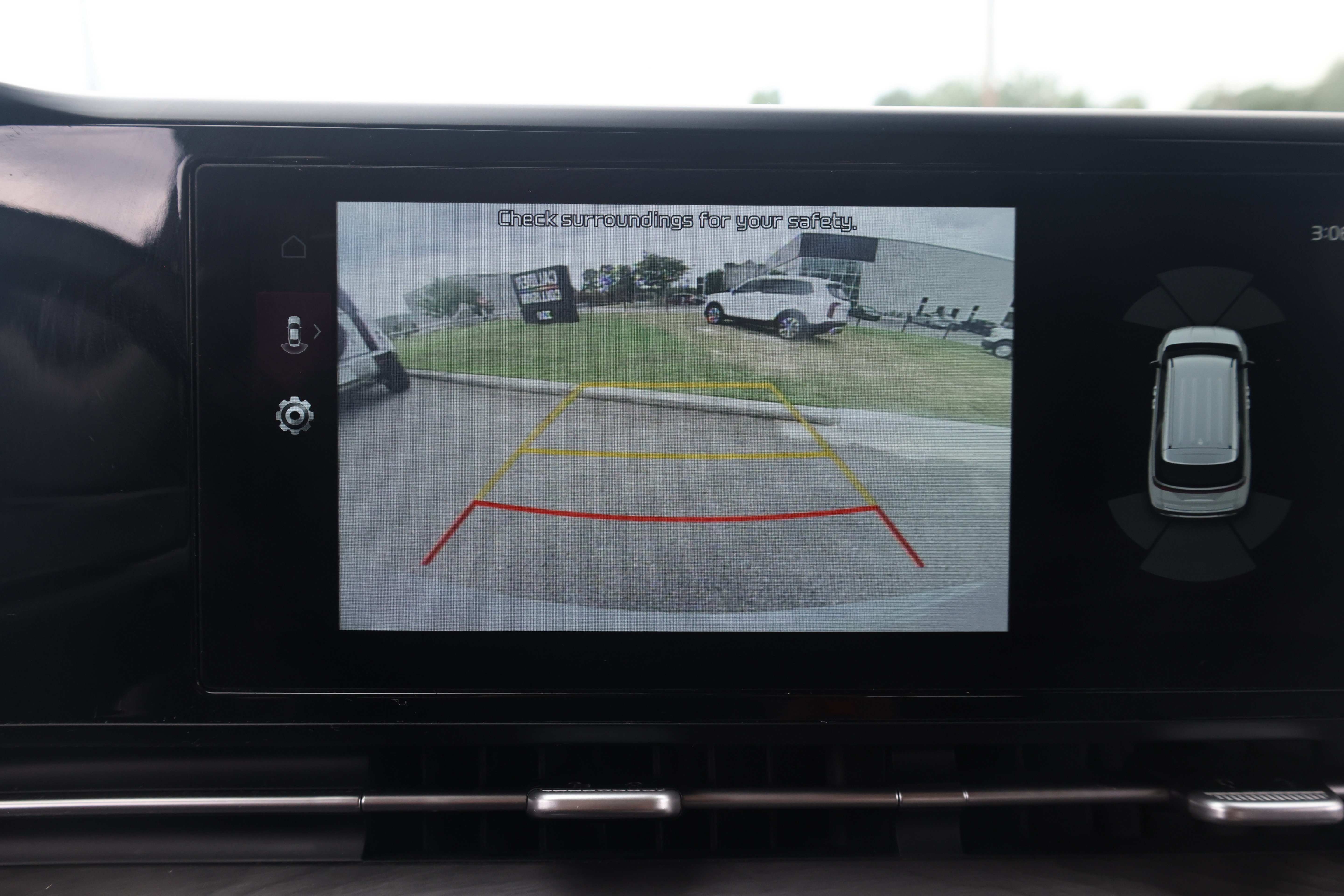 Used 2024 Kia Carnival EX FWD image 23