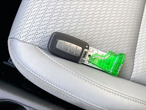 Used 2020 Hyundai Kona Ultimate image 11