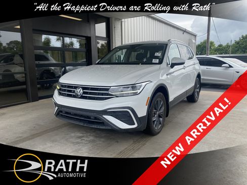 Used 2023 Volkswagen Tiguan SE AWD/4WD image 1
