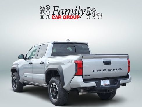 Used 2024 Toyota Tacoma TRD Sport AWD/4WD image 3