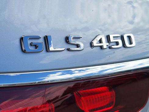 Used 2025 Mercedes-Benz GLS 450 4MATIC image 3
