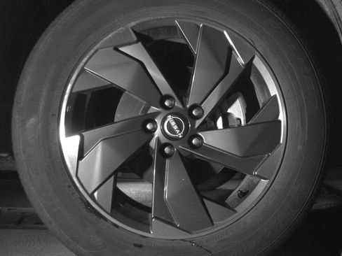 Used 2025 Nissan Rogue SV FWD image 13