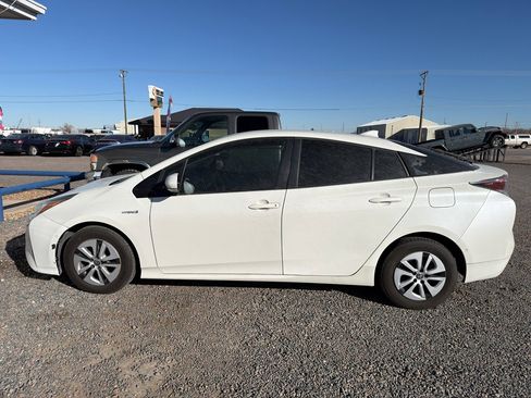 Used 2018 Toyota Prius Two image 7