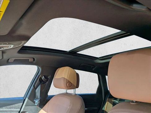 Used 2022 Audi e-tron Premium Plus w/ Premium Plus Package image 14