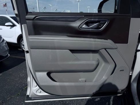 Used 2023 GMC Yukon SLT AWD/4WD image 15