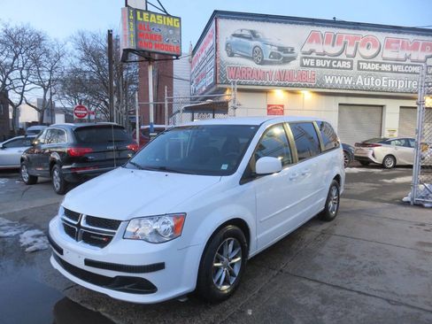 Used 2015 Dodge Grand Caravan SE image 2
