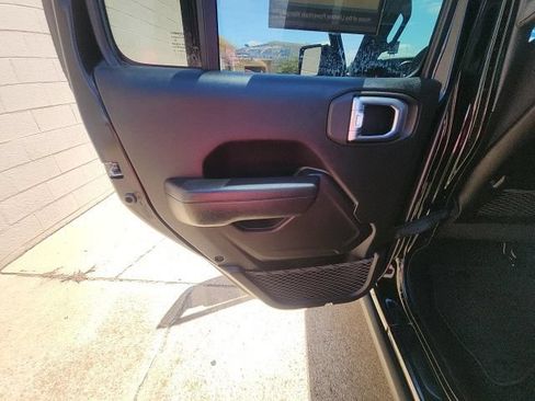 Used 2026 Jeep Gladiator Mojave AWD/4WD image 16