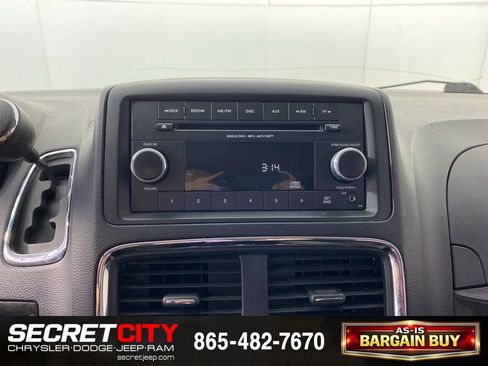 Used 2016 Dodge Grand Caravan American Value Package FWD image 20