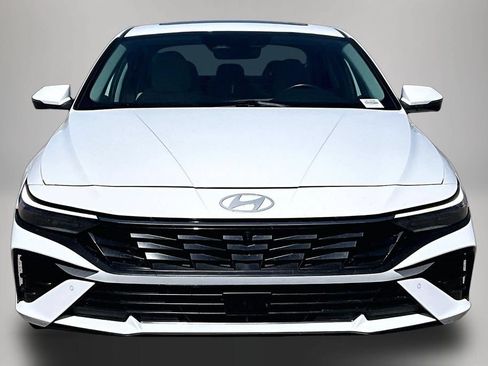 Used 2024 Hyundai Elantra Limited FWD image 2