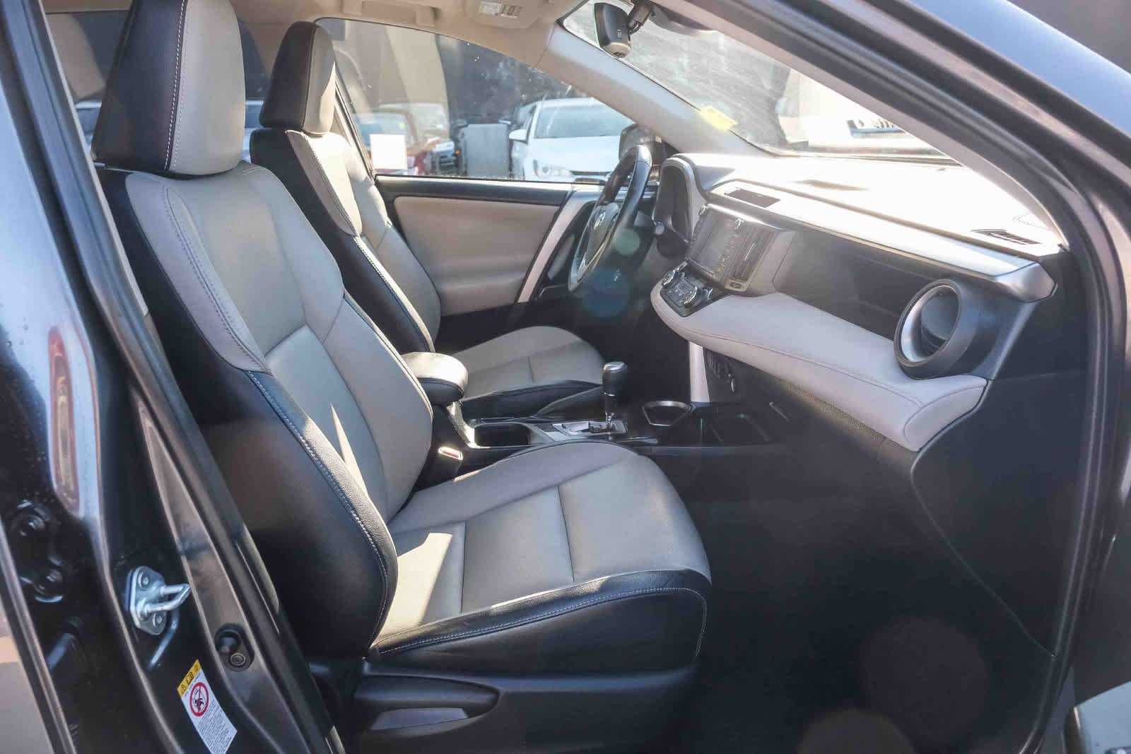 Used 2016 Toyota RAV4 Limited AWD/4WD image 18