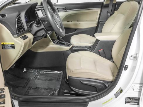 Used 2017 Hyundai Elantra SE image 23