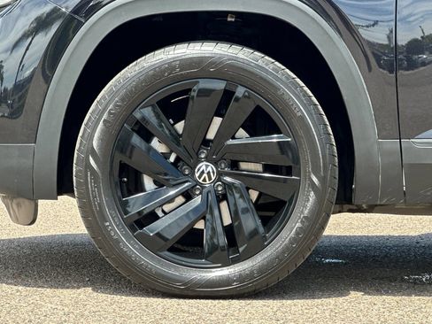 Used 2023 Volkswagen Atlas Cross Sport SE FWD image 25