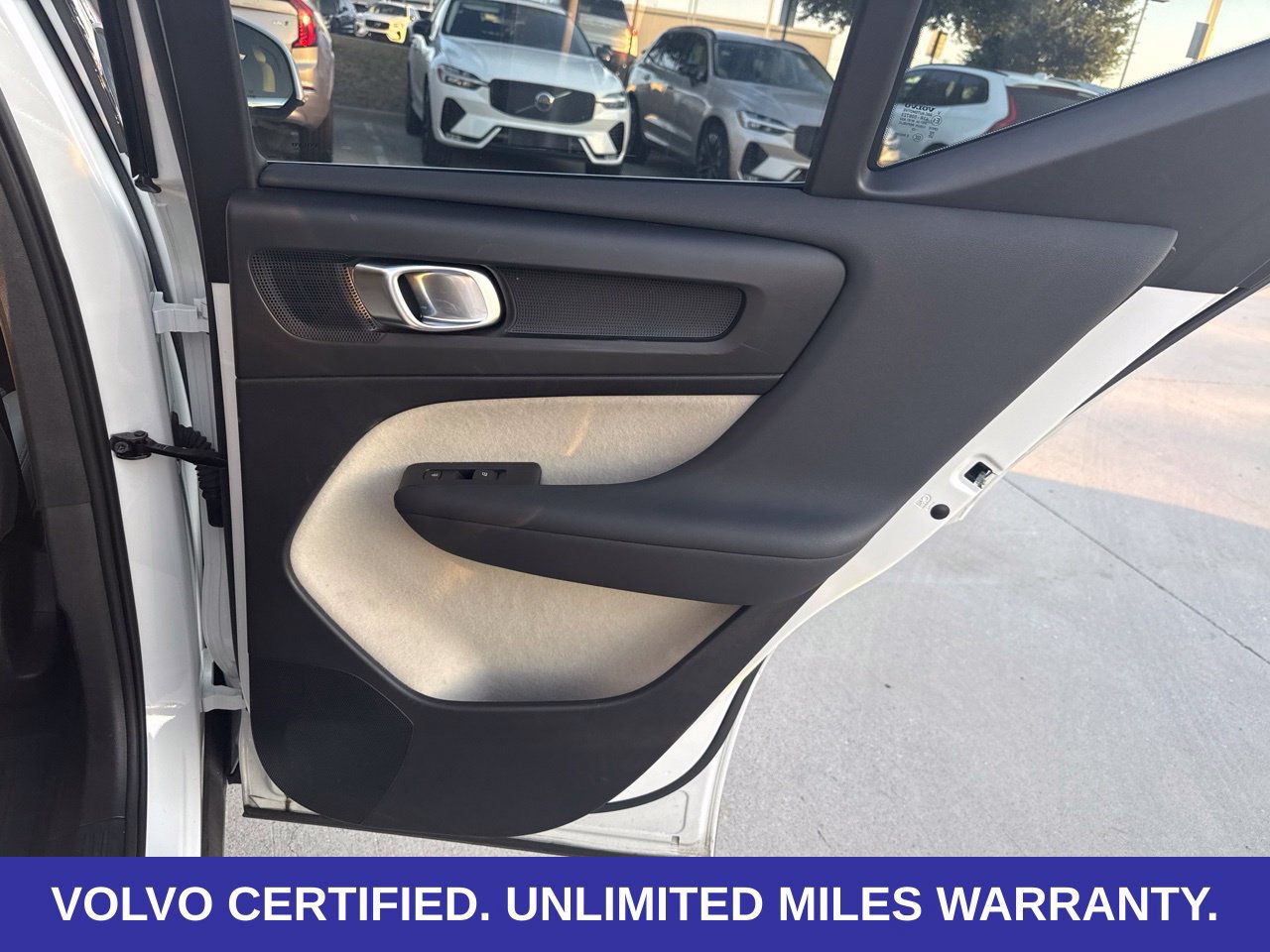 Certified 2024 Volvo XC40 B5 Ultimate w/ Protection Package Premier AWD/4WD image 27